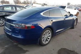 Tesla, Model S