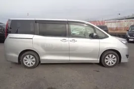 Toyota, Noah