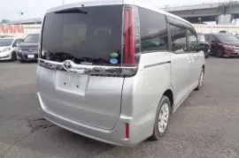 Toyota, Noah