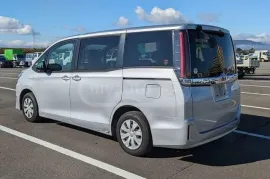 Toyota, Noah