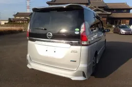 Nissan, Serena