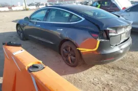 Tesla, Model 3