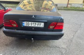 Mercedes-Benz, E CLASS, E 210