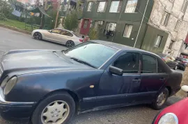 Mercedes-Benz, E CLASS, E 210