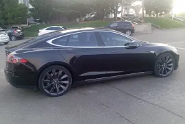 Tesla, Model S