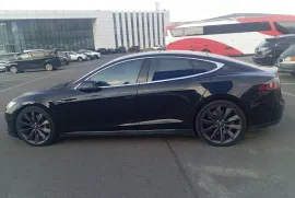 Tesla, Model S