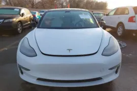 Tesla, Model 3