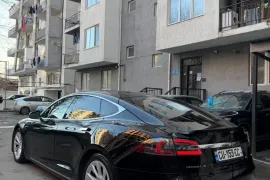 Tesla, Model S