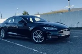 Tesla, Model S