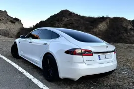 Tesla, Model S