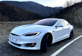 Tesla, Model S