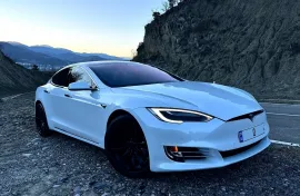 Tesla, Model S