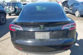 Tesla, Model 3