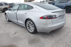 Tesla, Model S