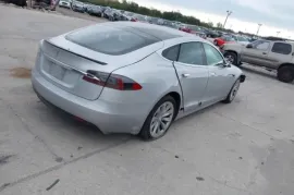 Tesla, Model S