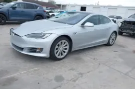 Tesla, Model S