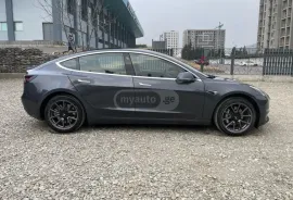 Tesla, Model 3