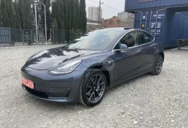 Tesla, Model 3