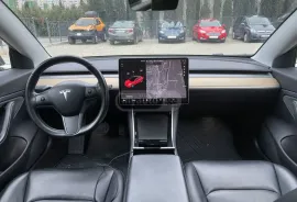 Tesla, Model 3