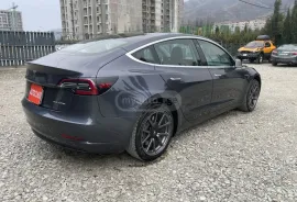 Tesla, Model 3