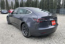 Tesla, Model 3