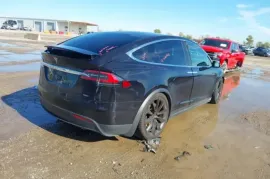 Tesla, Model X