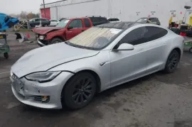 Tesla, Model S