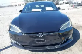 Tesla, Model S
