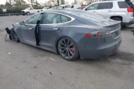 Tesla, Model S