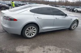 Tesla, Model S