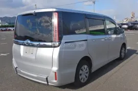 Toyota, Noah