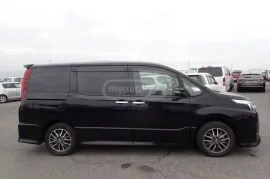 Toyota, Noah