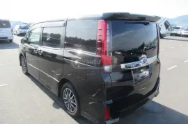 Toyota, Noah