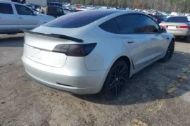 Tesla, Model 3