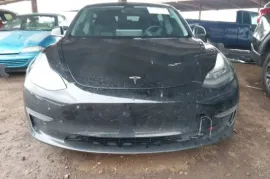 Tesla, Model 3