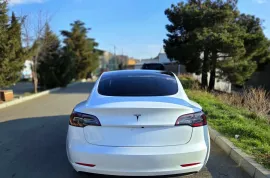 Tesla, Model 3