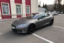 Tesla, Model S