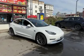 Tesla, Model 3