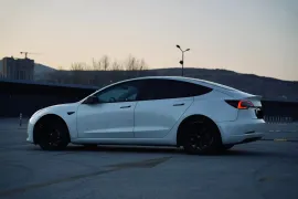 Tesla, Model 3