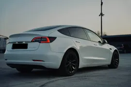 Tesla, Model 3