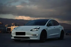 Tesla, Model 3