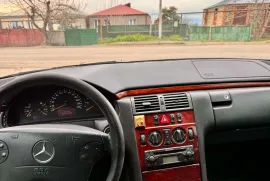 Mercedes-Benz, E CLASS, E 210