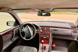 Mercedes-Benz, E CLASS, E 210