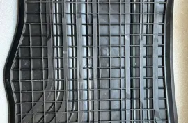 ავტონაწილები, ინტერიერი და სალონი, იატაკის საფენი და ხალიჩები, BMW 