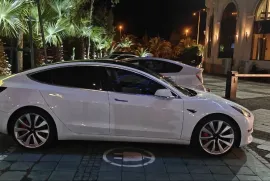 Tesla, Model 3