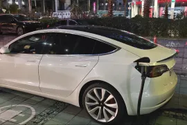 Tesla, Model 3