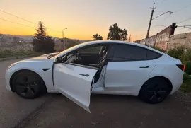 Tesla, Model 3