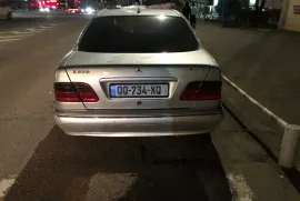 Mercedes-Benz, E CLASS, E 210