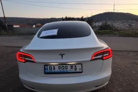 Tesla, Model 3