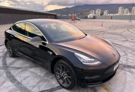 Tesla, Model 3